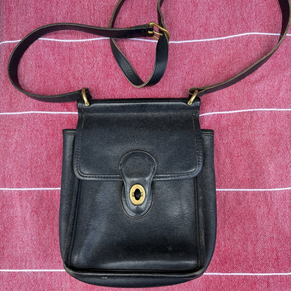 Vintage Coach crossbody bag